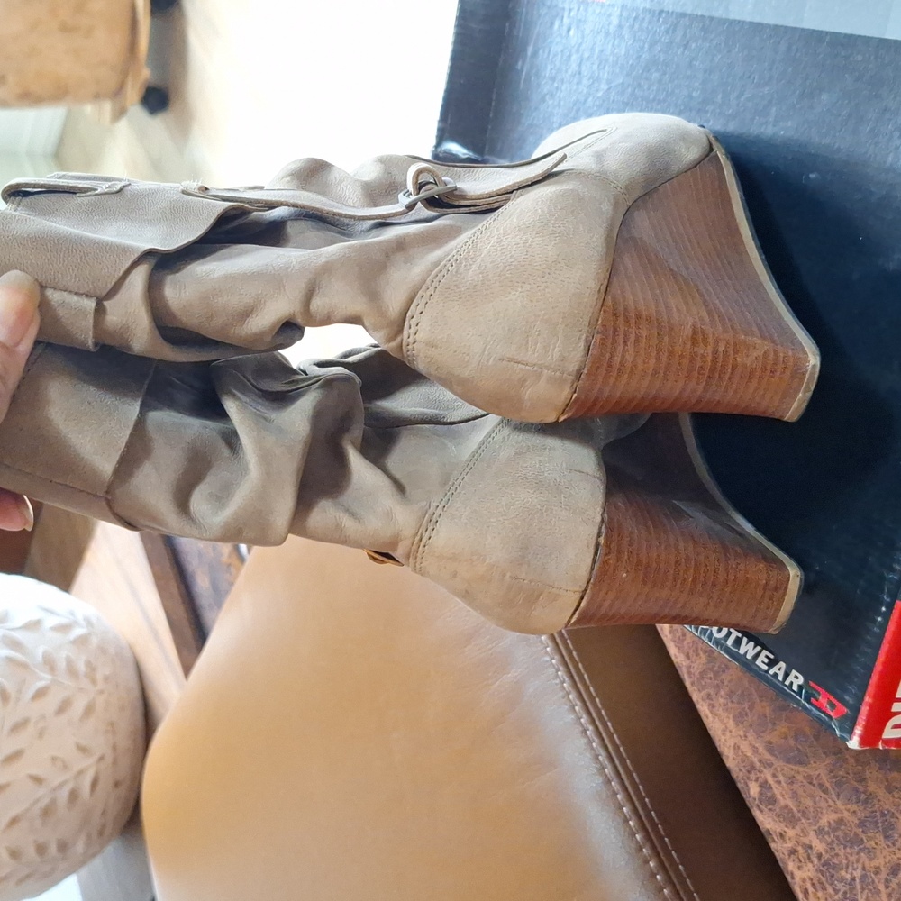 Diesel gently worn comfortable wedge studded boots! Size 9.5/40.5. Lots of life - Picture 4 of 7